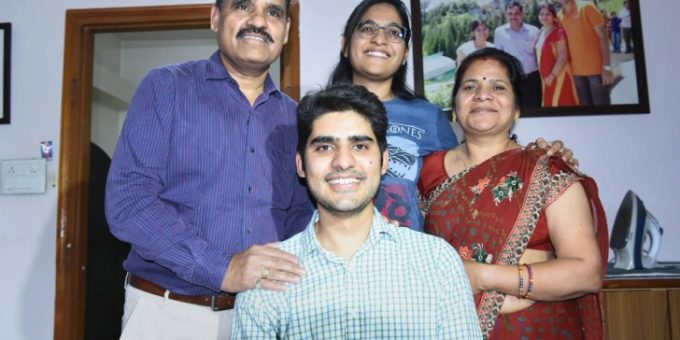 UPSC टॉपर Kanishak Kataria ने माता-पिता और गर्लफ्रेंड को भी दिया अपनी सफलता का श्रेय